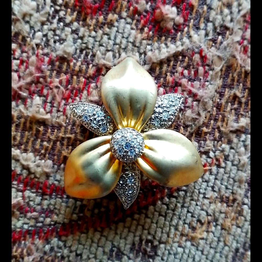 Swarovski Orchid Brooch - Picture 3 of 14